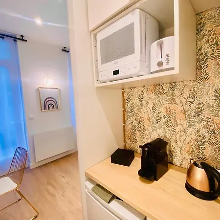 Au Chant Des Oiseaux - Gare